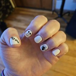 Naile Nails & Beyond