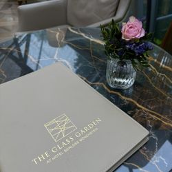 Hotel Schloss Mönchstein Docis - Welcome cocktail in the glass garden upon arrival