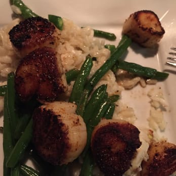 Chocksett Inn - Blacken scallops with rice and crab - Hotels Near Me - Sterling, Massachusetts