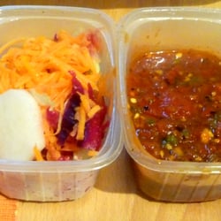 Konya Etli Ekmek - Sauce and salad with the Etli Ekmet