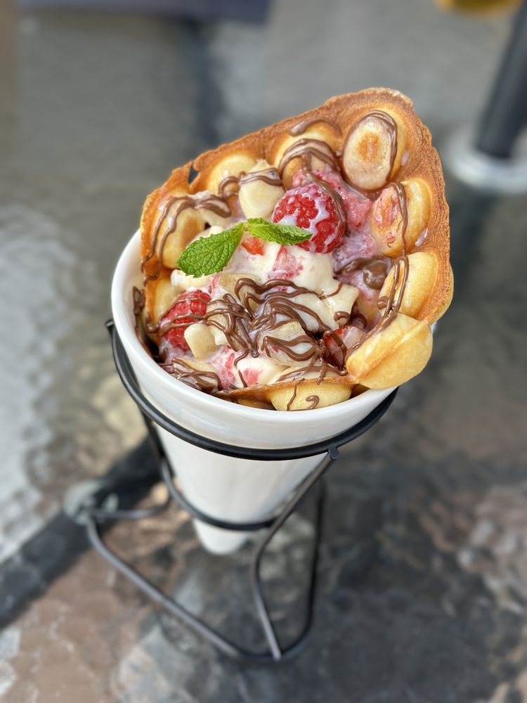 Crave Cafe Logo