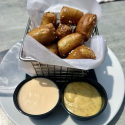 Aqua Bar & Grill