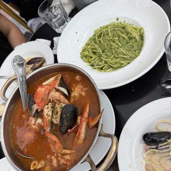 Sotto Mare - Ciopinno, pesto linguine - Seafood Near Me - San Francisco, California Sotto Mare - Ciopinno, pesto linguine - Seafood Near Me - San Francisco, California