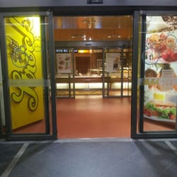 Ströck - Store front.