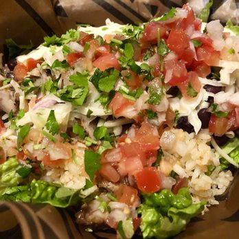 Zócalo - Classic chicken burrito bowl - Mexican Near Me - Stockholm, Alberta Zócalo - Classic chicken burrito bowl - Mexican Near Me - Stockholm, Alberta