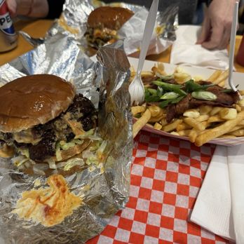 Smash Pit - Double burger. With "Mac" sauce. Bacon Poutine - Burgers Near Me - Etobicoke, Ontario Smash Pit - Double burger. With "Mac" sauce. Bacon Poutine - Burgers Near Me - Etobicoke, Ontario