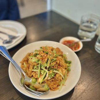 Burma Bay Cafe - Burmese Garlic Noodles ($11.95) - Burmese Near Me - Fremont, California