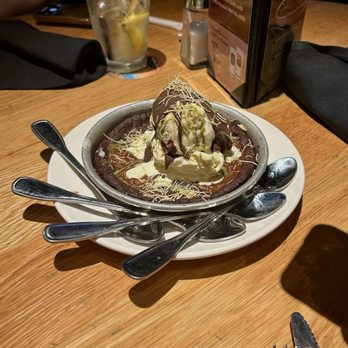 BJ's Restaurant & Brewhouse - New American Near Me - Pearland, Texas