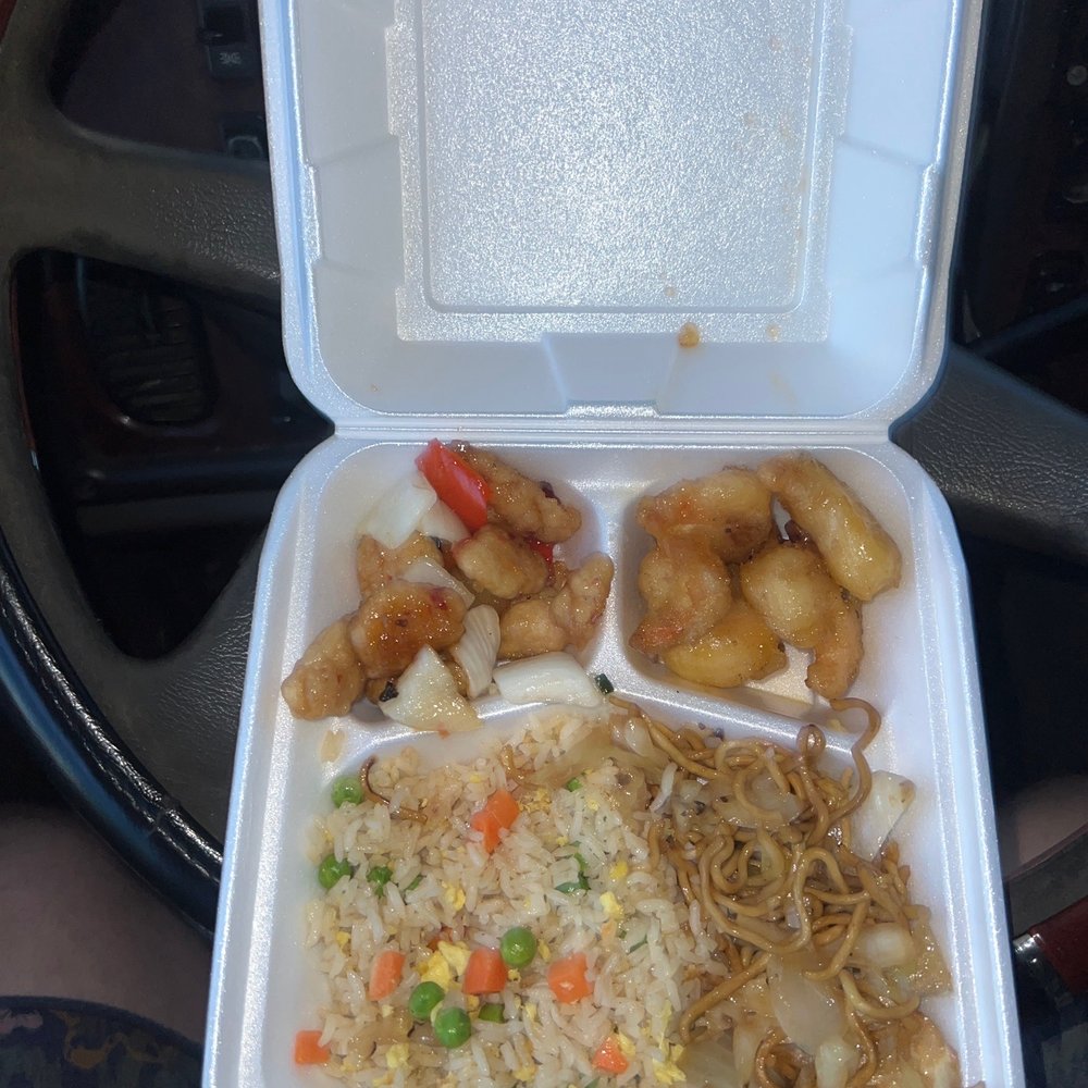 Just because the closing in about an hour they start giving you extra small portion compared to what they usually do what they are charging Just because the closing in about an hour they start giving you extra small portion compared to what they usually do what they are charging