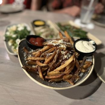Moku Kitchen - Cocktail Bars Near Me - Honolulu, Hawaii