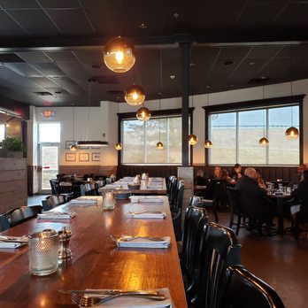 Pearl Tavern - Dining space - New American Near Me - Lee's Summit, Missouri