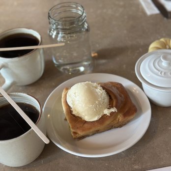 Bistro 76 Cafe & Catering - Cinnamon roll - Breakfast & Brunch Near Me - Edmonds, Washington