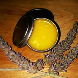 JoDoula - A belly salve made of natural oils to help your belly skin.