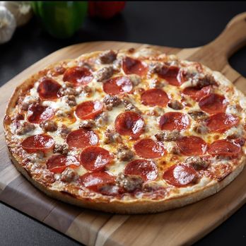 Papa Rays Pizza and Wings - Classic sausage and pepperoni pizza - Pizza Near Me - Addison, Illinois