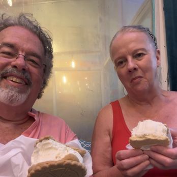 Peace Pie - This night we savored the CARAMEL APPLE and TRIPLE VANILLA ice cream sandwich's - Desserts Near Me - St. Augustine, Florida
