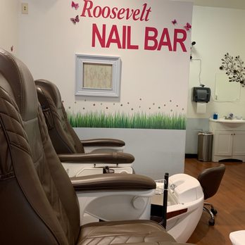 Roosevelt Nails Bar - Pedicure chairs. - Nail Salons Near Me - Seattle, Washington