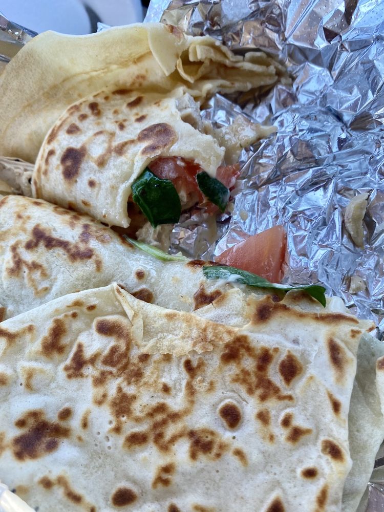 Lynn's Coffee and Crepes Logo