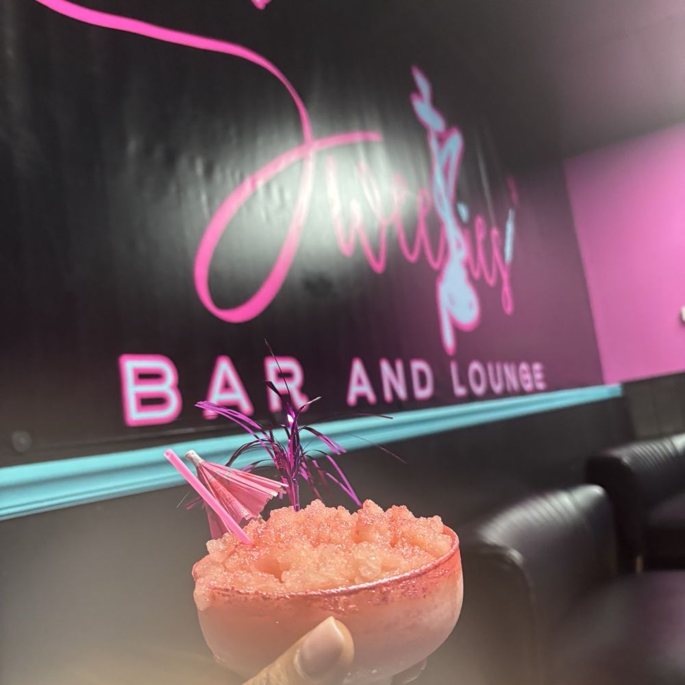 Sweetie’s Hookah Bar & Lounge - The owner was closed and still made me a pretty drink - Hookah Bars Near Me - Springfield, Tennessee Sweetie’s Hookah Bar & Lounge - The owner was closed and still made me a pretty drink - Hookah Bars Near Me - Springfield, Tennessee