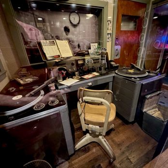 Sun Studio - Old radio set - Museums Near Me - Memphis, Tennessee