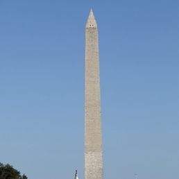 Washington Monument w the Capital Washington Monument w the Capital