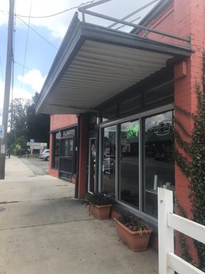 Haywood Lounge Best wings AVL. by null