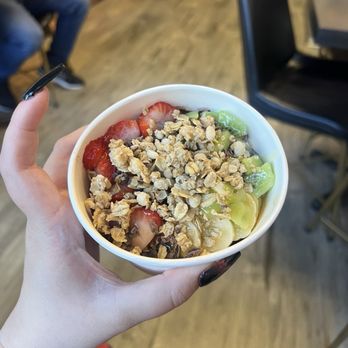 Vitality Bowls - small build your own--cacao base, strawberries, banana, kiwi, honey, granola, cacao nibs - Acai Bowls Near Me - Mountain View, California Vitality Bowls - small build your own--cacao base, strawberries, banana, kiwi, honey, granola, cacao nibs - Acai Bowls Near Me - Mountain View, California