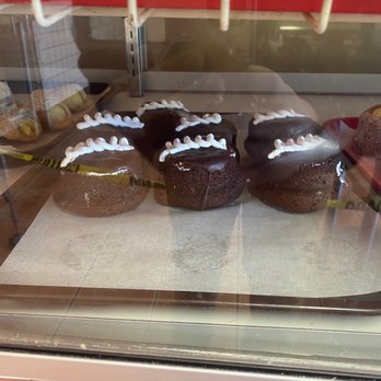 El Nayar Bakery - pastries in display case - Bakeries Near Me - Redlands, California El Nayar Bakery - pastries in display case - Bakeries Near Me - Redlands, California
