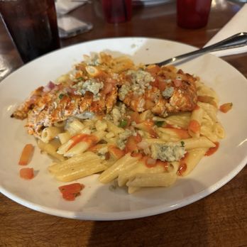 Iowa Taproom - Buffalo chicken mac & cheese - American Near Me - Des Moines, Iowa Iowa Taproom - Buffalo chicken mac & cheese - American Near Me - Des Moines, Iowa