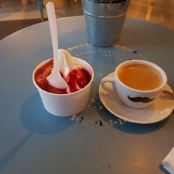 Wonderpots - Frozen Yoghurt mittel mit Erbeerpüree und Himbeerpüree