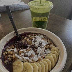 The Juicery - Kale Storm Smoothie and Açaí bowl