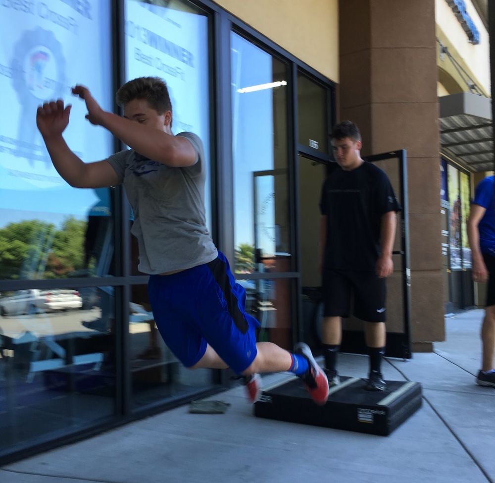 Victory Performance Strength & Conditioning Logo