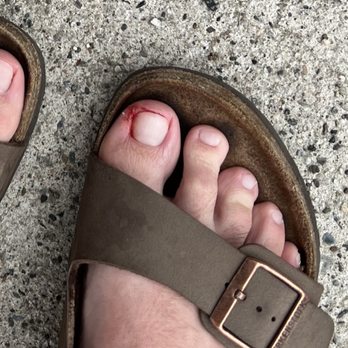 Lisa Nails & Spa - Cut my toe - Nail Salons Near Me - Sonora, California