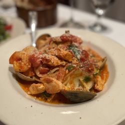 Vaso Azzurro Ristorante - Linguini Azzurro Dinner