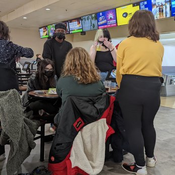 Twisted Pin - Good friends! - Bowling Near Me - Plainfield, Illinois