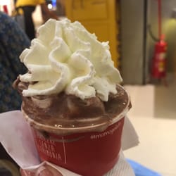 Momo - Piccolo with whipped cream