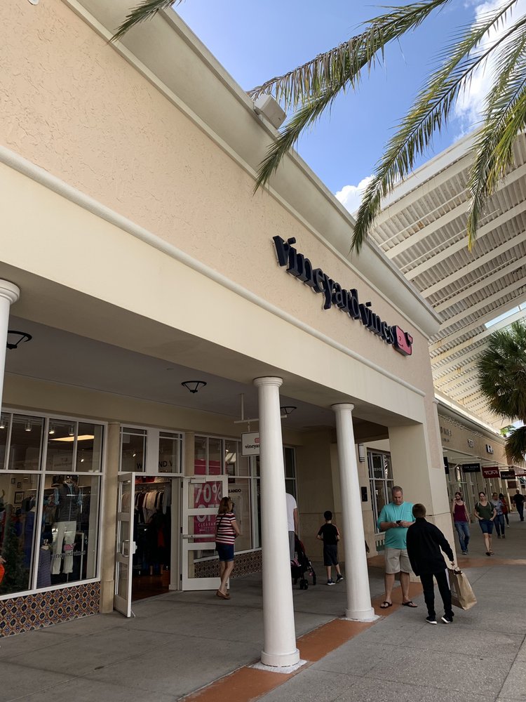 VINEYARD VINES Updated May 2024 8200 Vineland Ave, Orlando, Florida