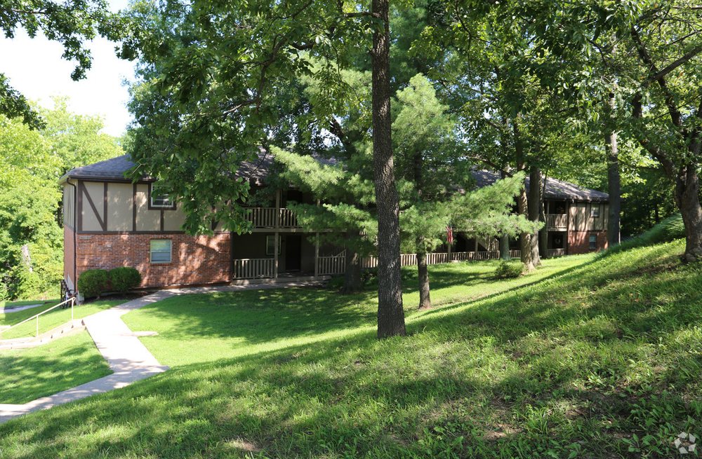 STADIUM APARTMENTS Updated September 2024 1301 Old 63 S, Columbia