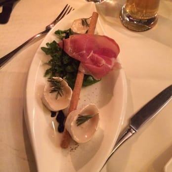 Gusto - Vorspeise mit Ziegenkäse - Italian Near Me - Lübeck, SH Gusto - Vorspeise mit Ziegenkäse - Italian Near Me - Lübeck, SH