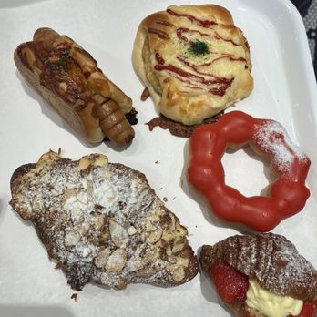 Paris Baguette - Tasty baked goods - Patisserie/Cake Shop Near Me - Pittsburgh, Pennsylvania Paris Baguette - Tasty baked goods - Patisserie/Cake Shop Near Me - Pittsburgh, Pennsylvania