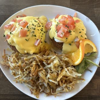 Lac Bleu Brunch Cafe - Crab Cake Benedicts - Breakfast & Brunch Near Me - Arlington, Texas