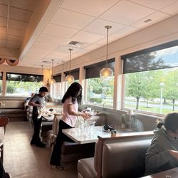 Mezquite Mexican Kitchen and Bar - Tables are promptly cleaned and set. Impressive!