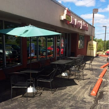 Big Apple Bagels - nice lil' outdoor seating area - Bagels Near Me - Cincinnati, Ohio