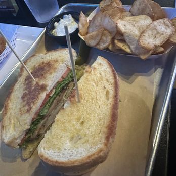 GRAYTON ROAD TAVERN - Updated March 2025 - 209 Photos & 187 Reviews