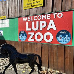 Lupa Zoo - Their sign