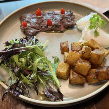 Skye Avenue Kitchen & Lounge - Canadian (New) Near Me - Surrey, British Columbia