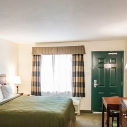Econo Lodge - King Bed