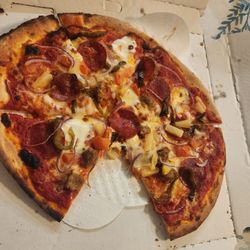 Christianos Pizza - Build your own 12' pizza (6 slices)