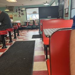 Rinnie’s Place - The bar and booths