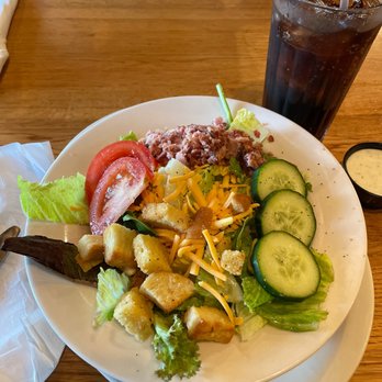 Cracker Barrel Old Country Store - Their house salad.   With iceberg lettuce. - American Near Me - Buckeye, Arizona
