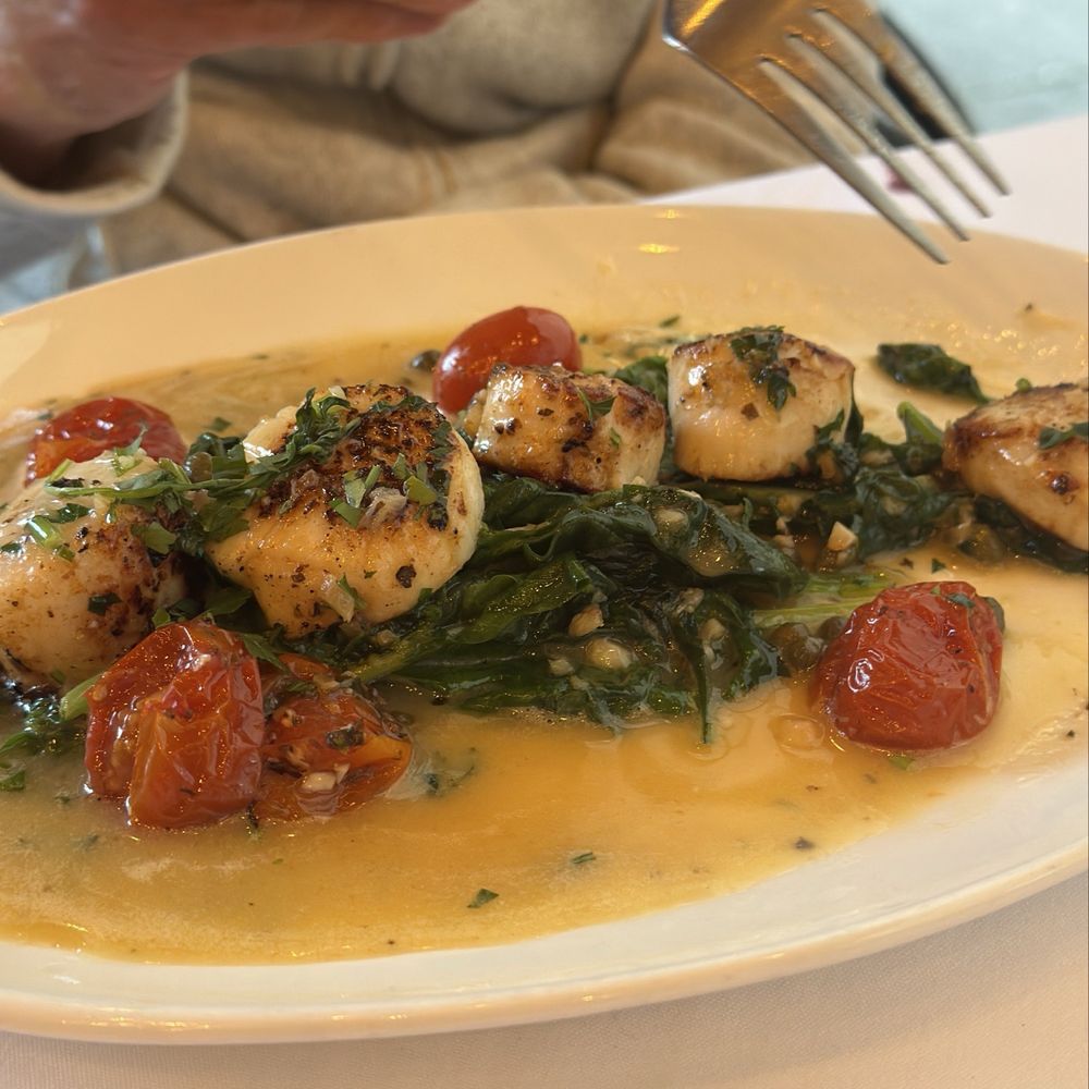 Scallops and spinach.